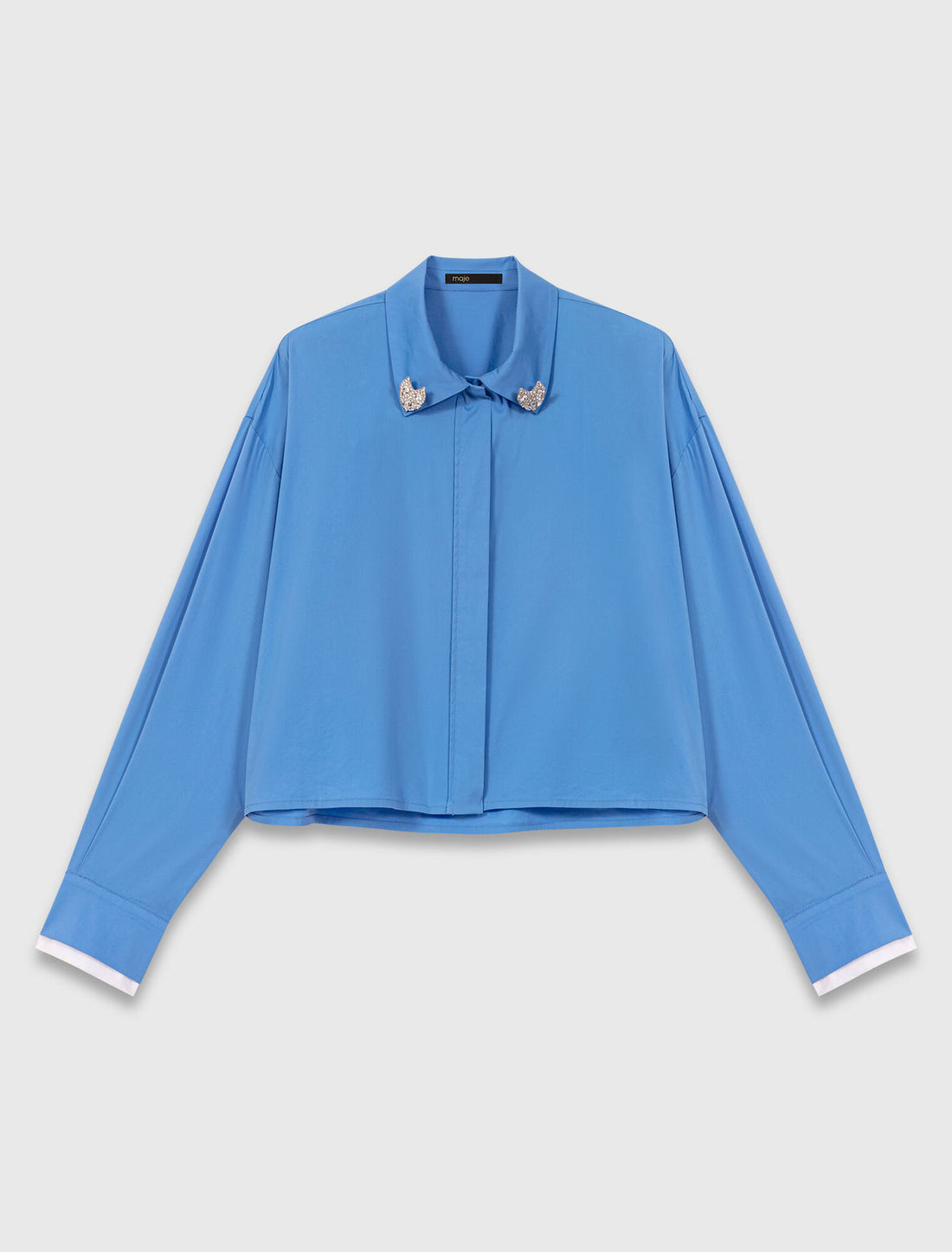 Camisa con joya desmontable