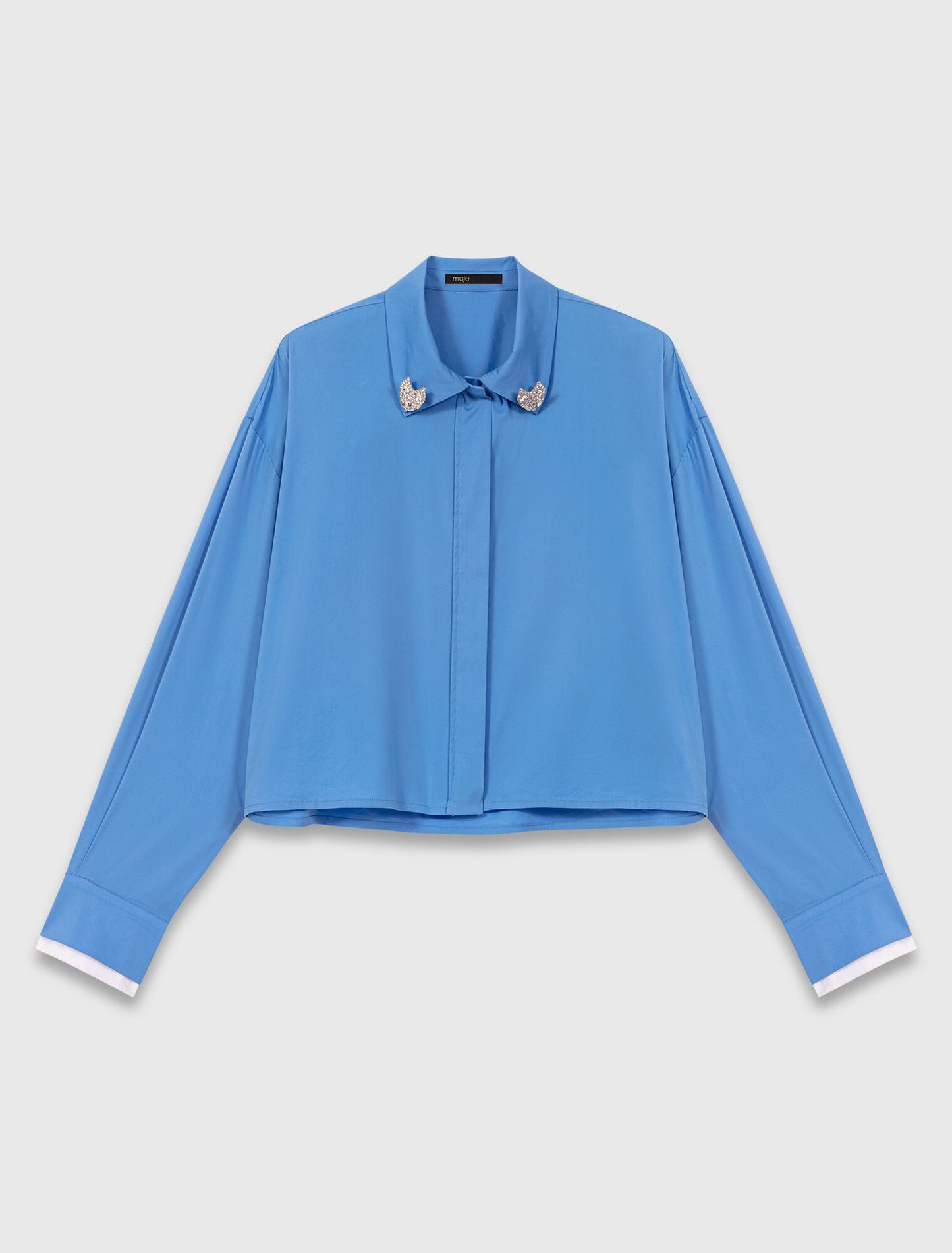 Camisa con joya desmontable