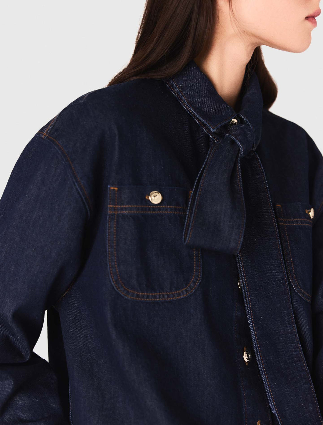 Camisa vaquera con lavallière