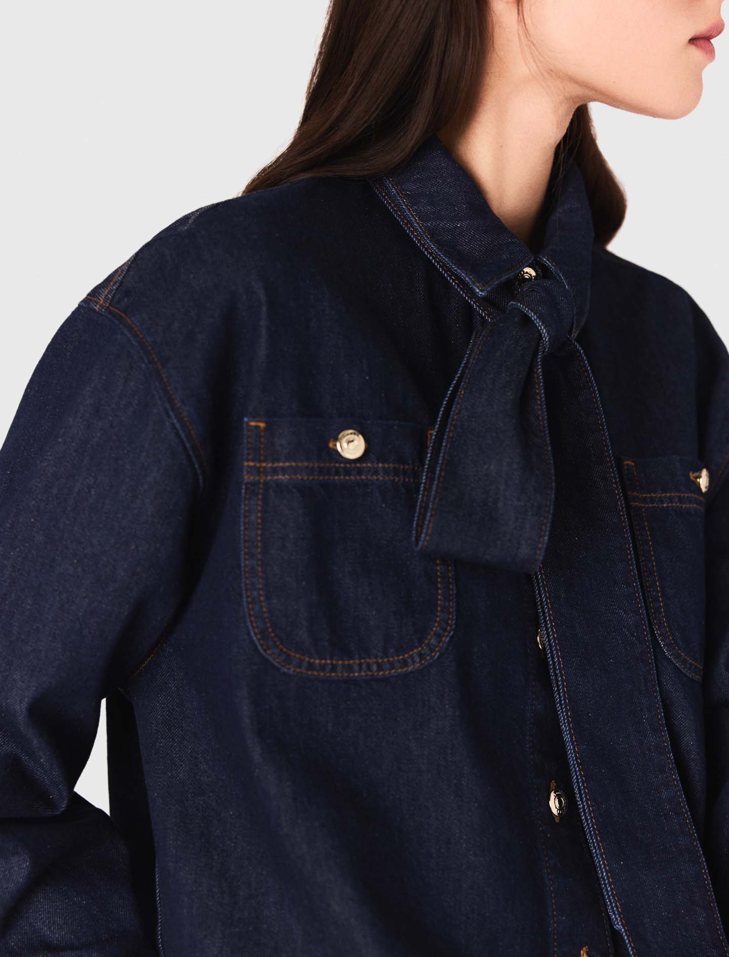 Camisa vaquera con lavallière