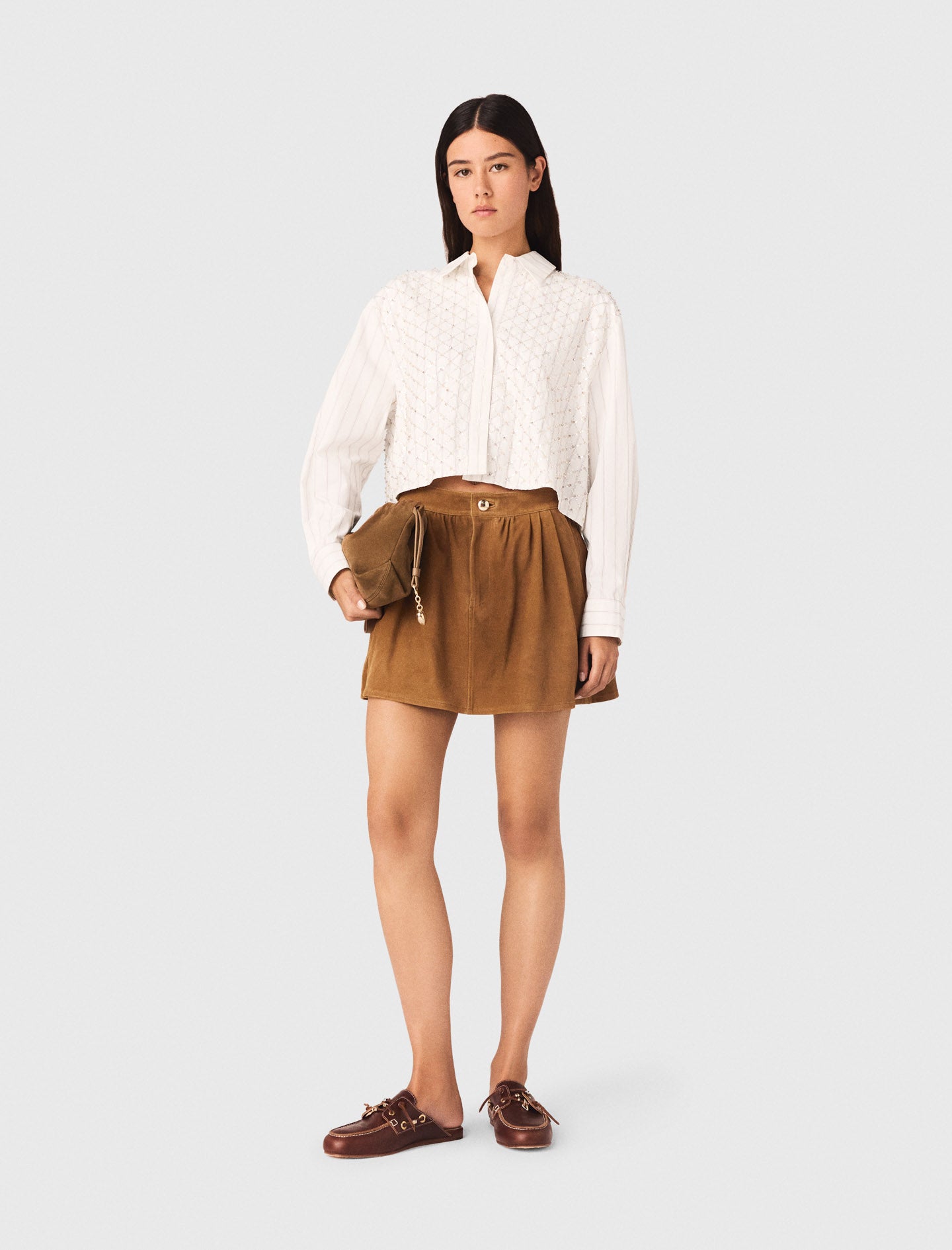 Camisa corta bordada con perlas