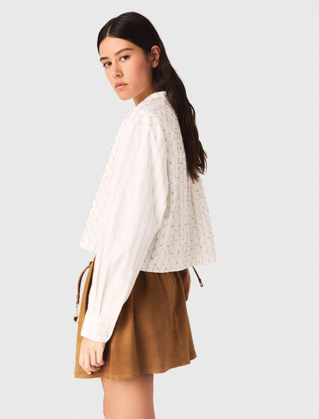 Camisa corta bordada con perlas