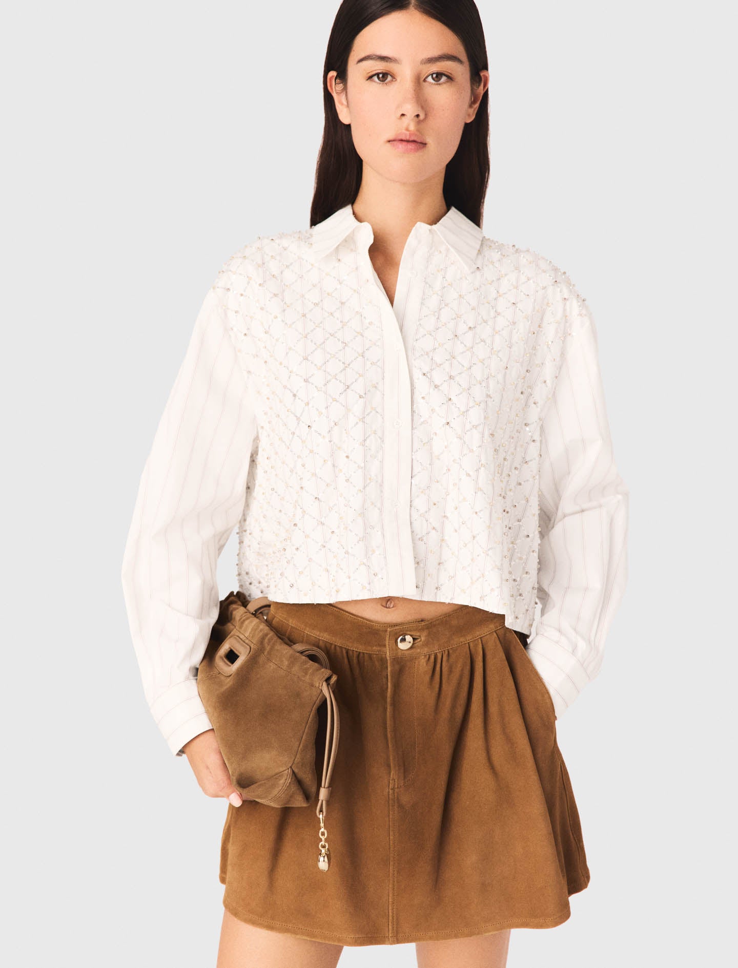 Camisa corta bordada con perlas