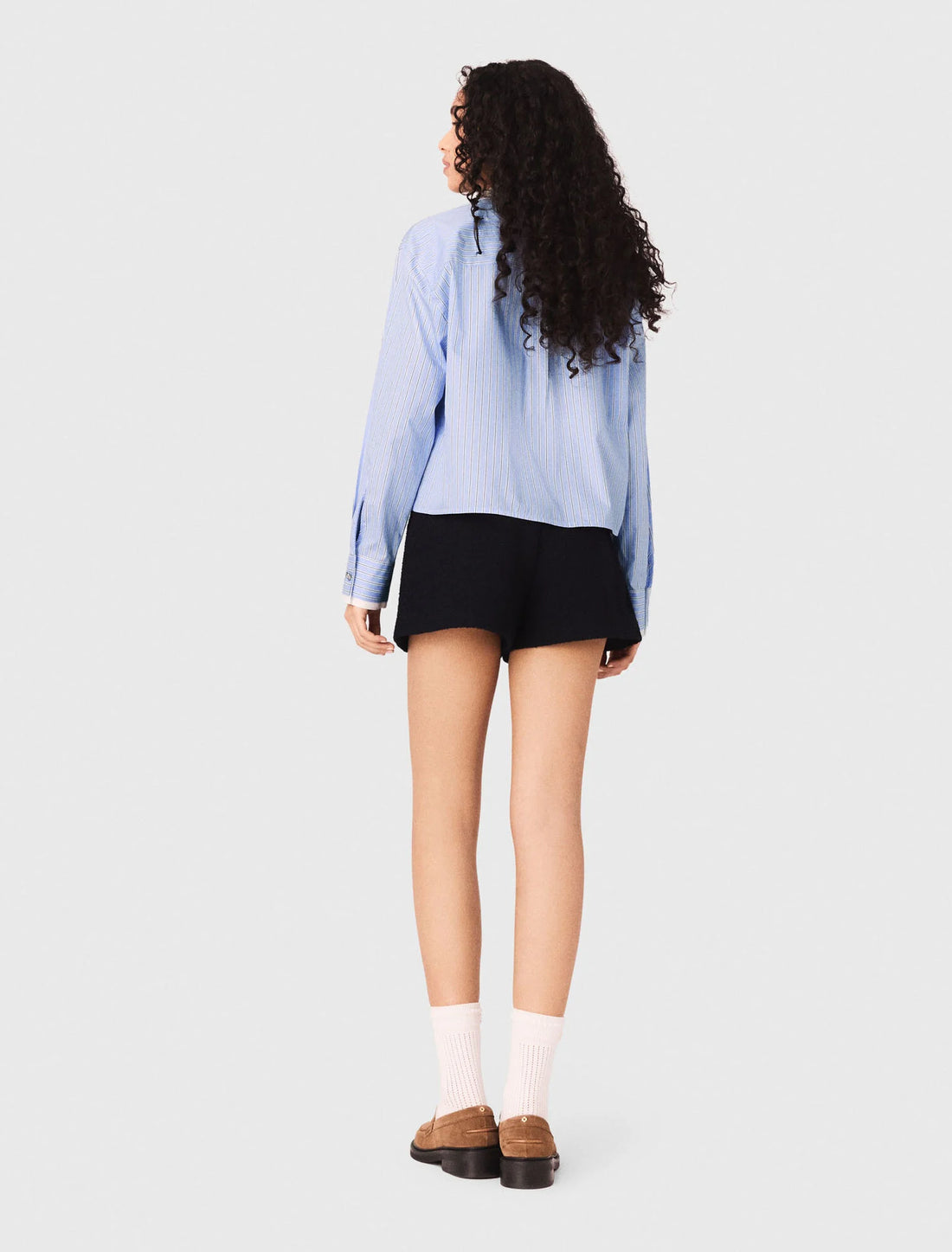 Camisa con cuello joya desmontable