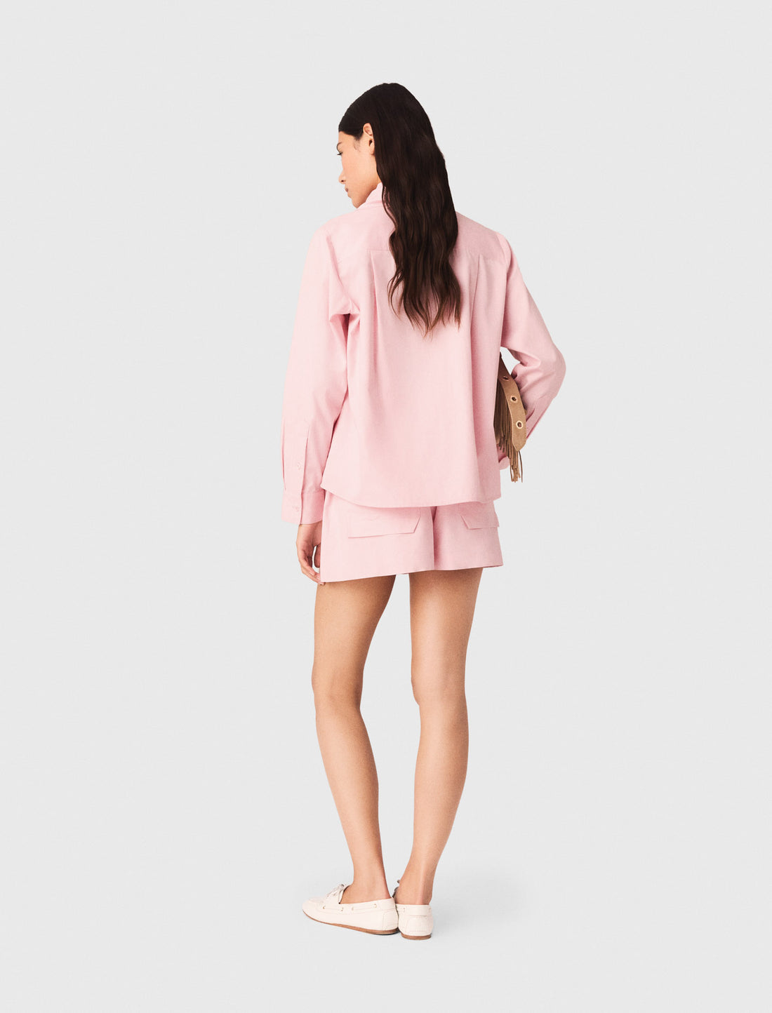 Camisa con pañuelo desmontable