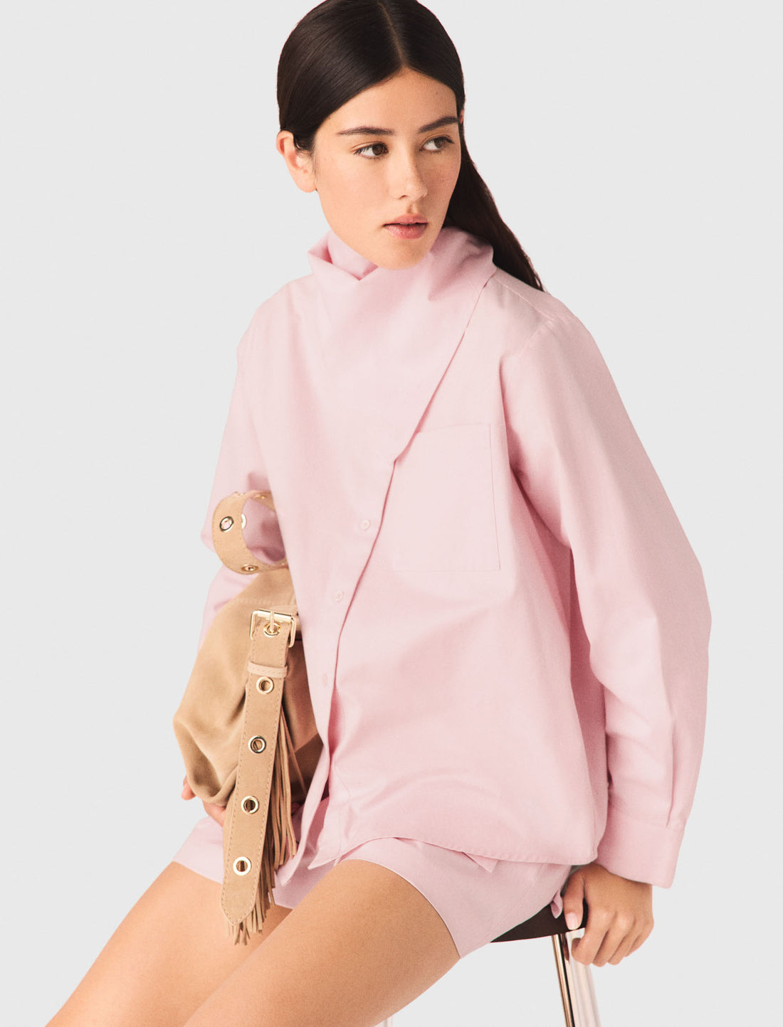 Camisa con pañuelo desmontable