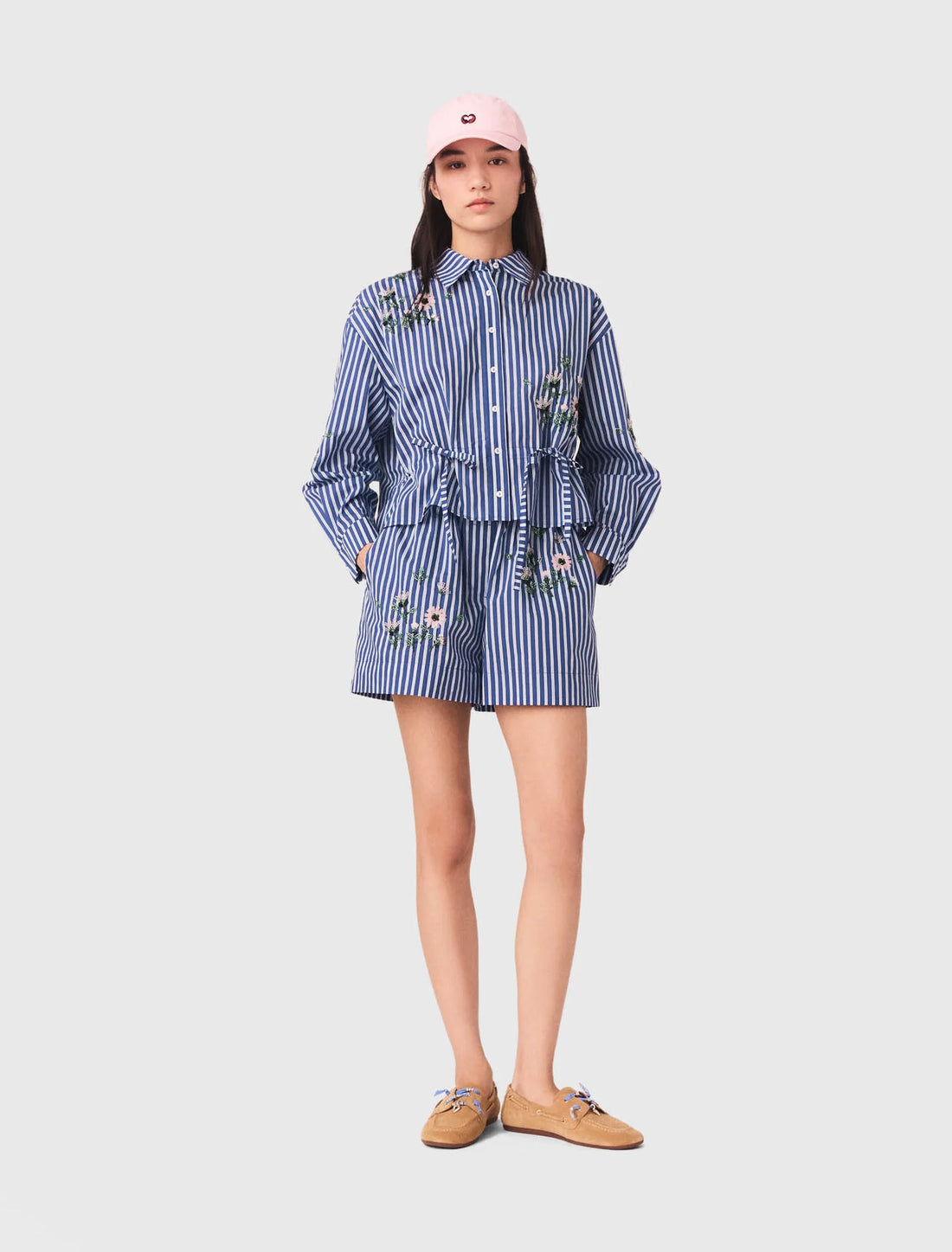 Camisa corta a rayas bordada