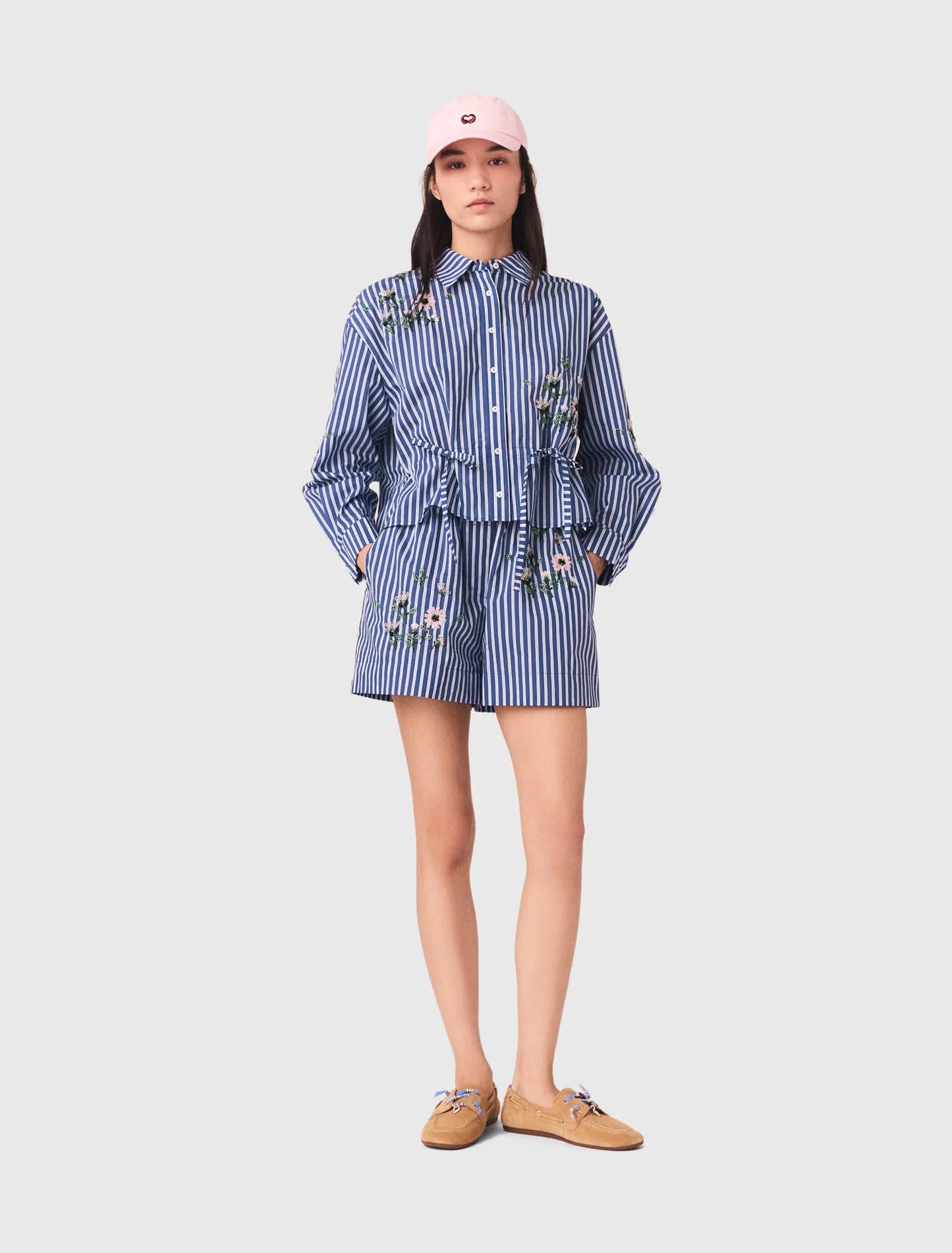 Camisa corta a rayas bordada