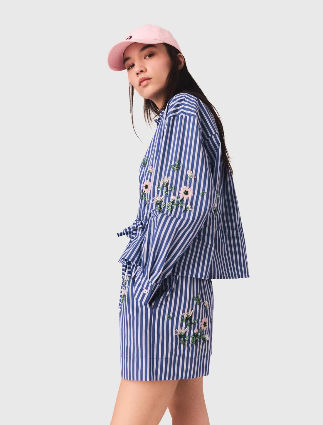 Camisa corta a rayas bordada