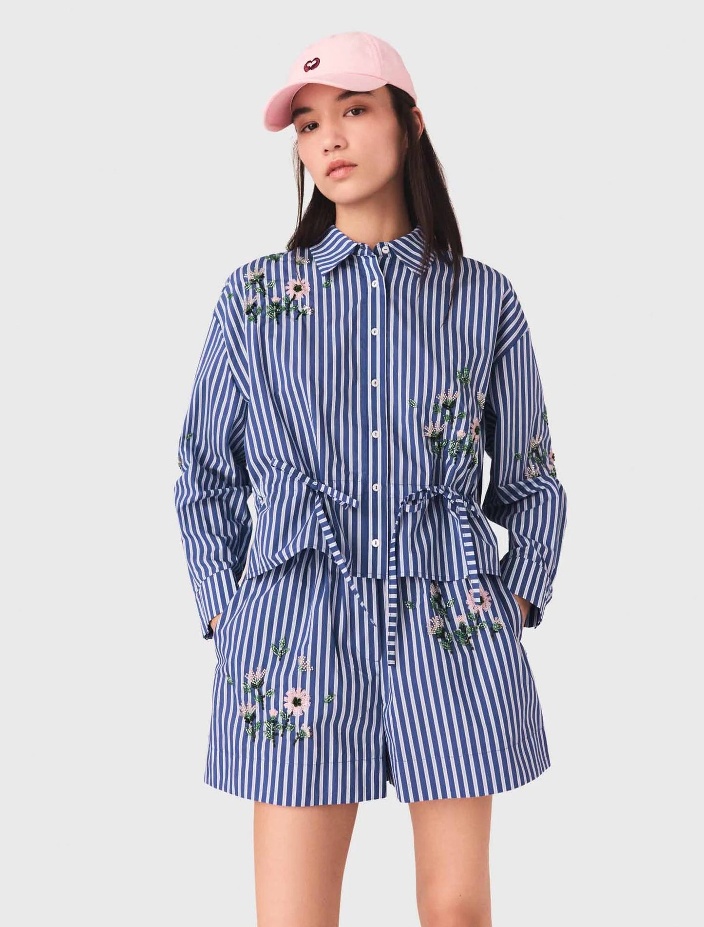 Camisa corta a rayas bordada