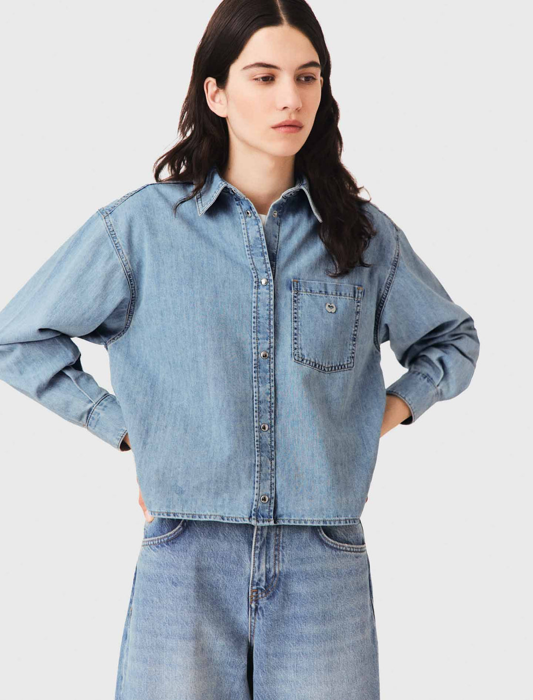 Camisa vaquera con logo