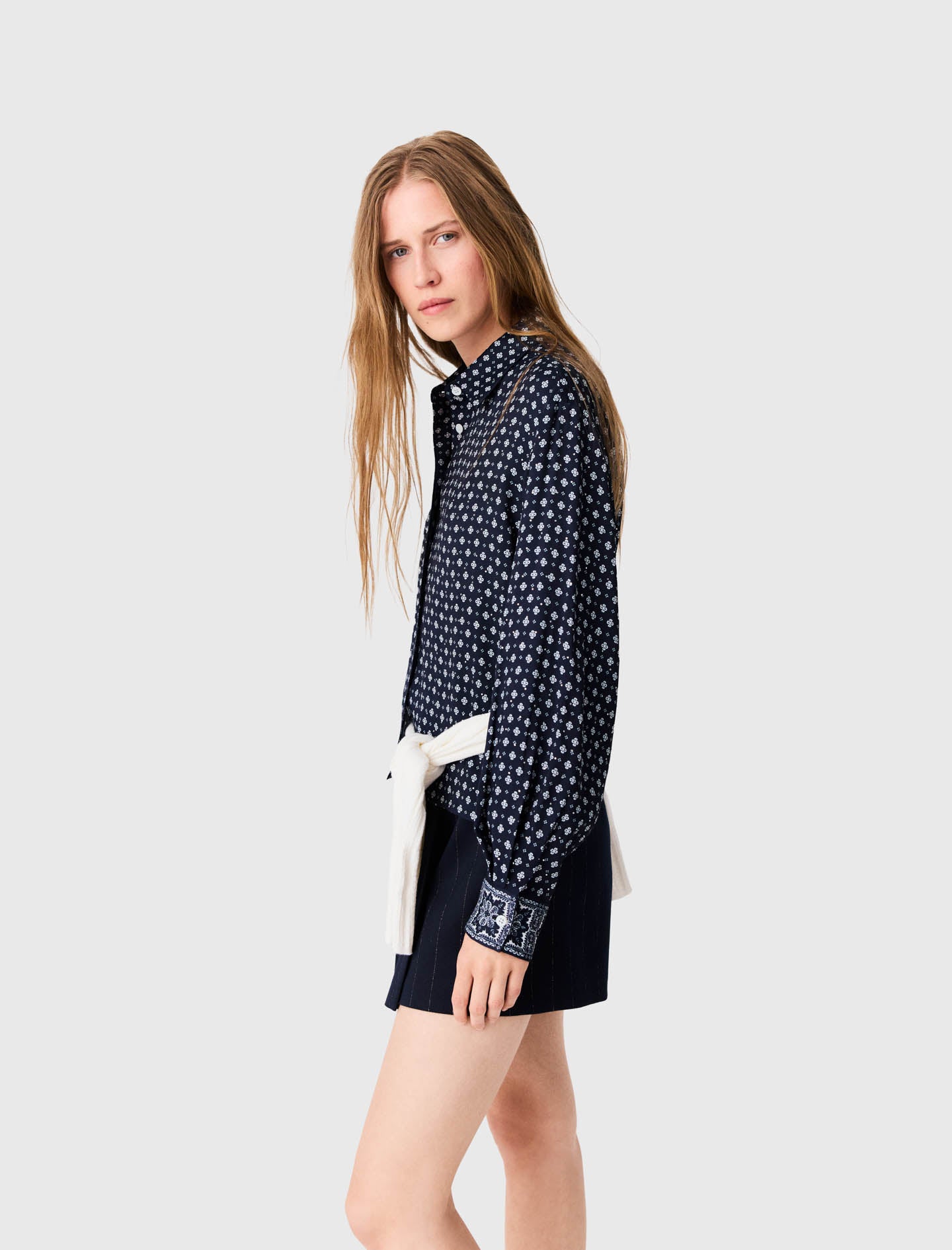 Camisa estampada con pedrería