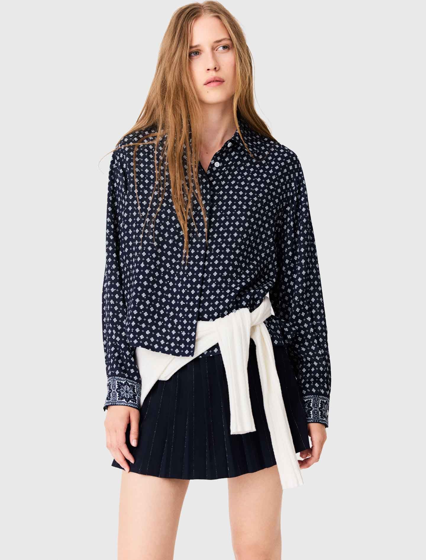 Camisa estampada con pedrería