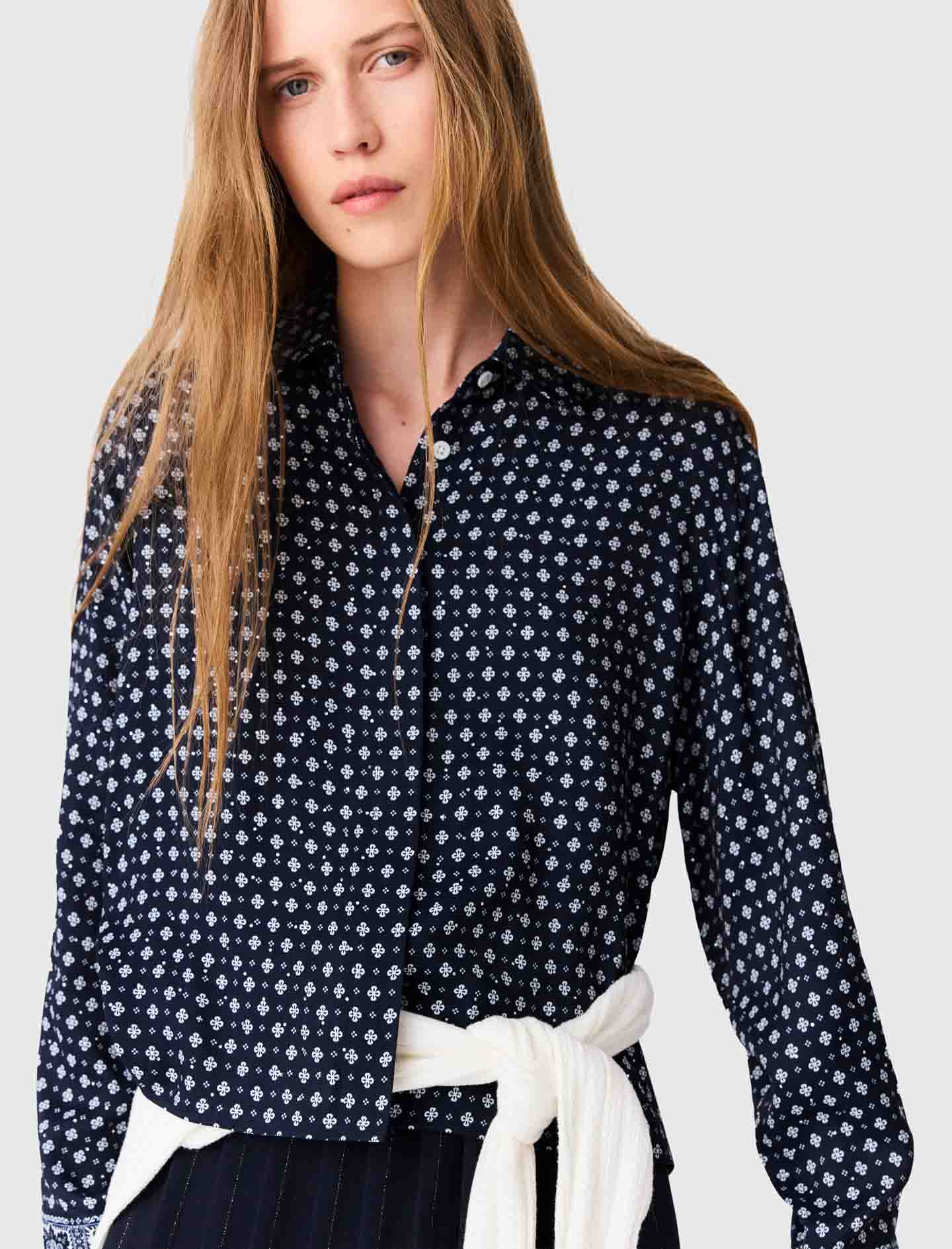 Camisa estampada con pedrería
