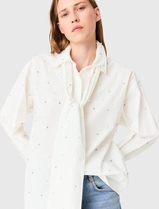 Camisa con pedrería y corbata
