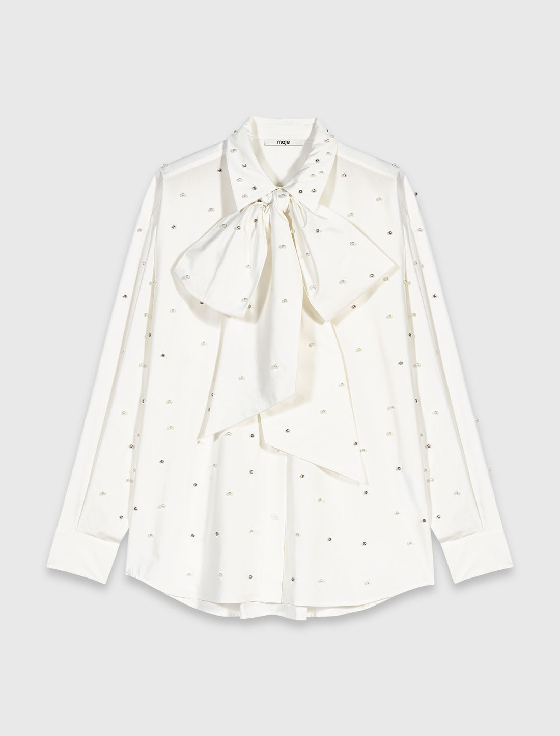 Camisa con pedrería y corbata