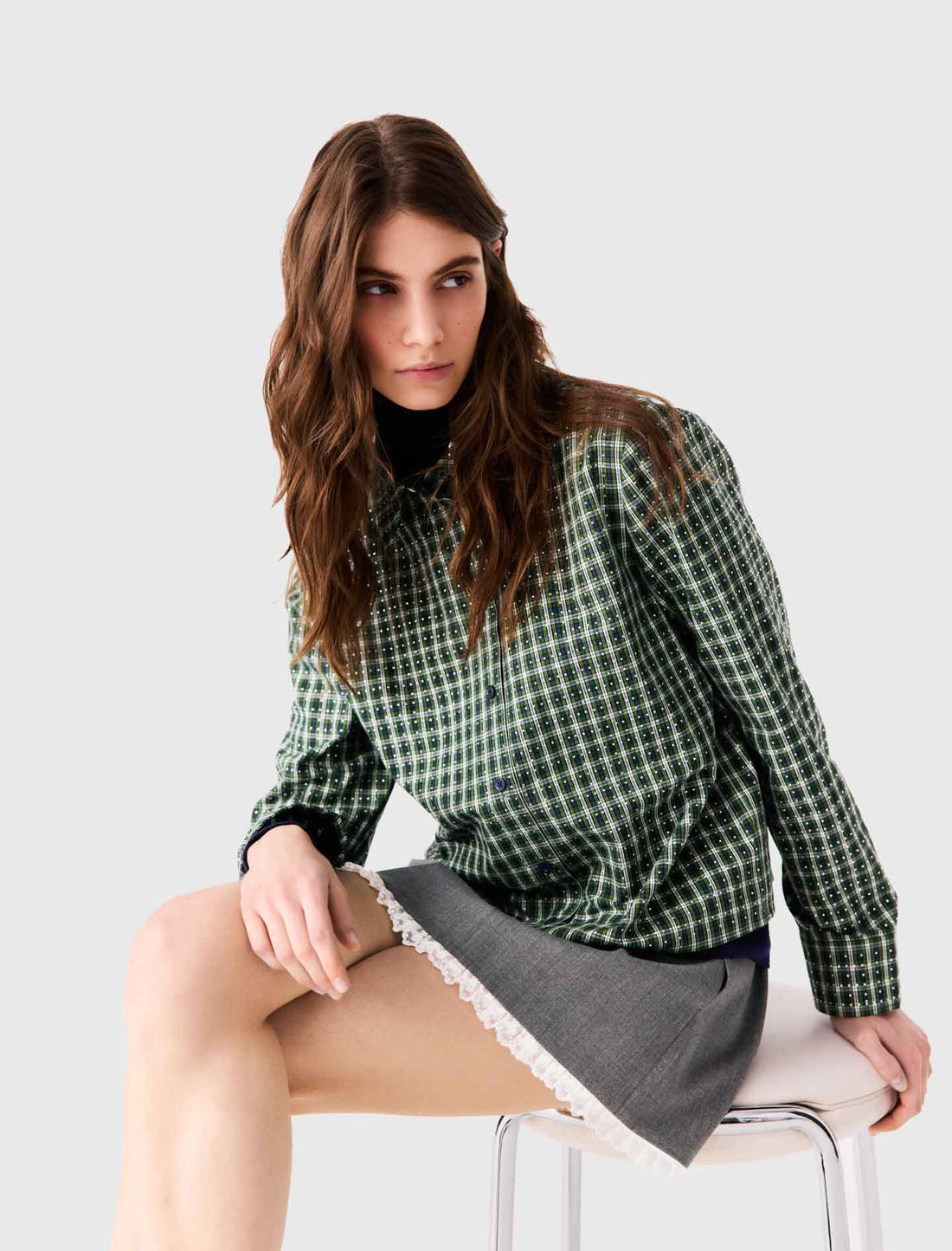 Camisa con pedrería y corbata
