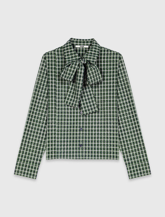 Camisa con pedrería y corbata