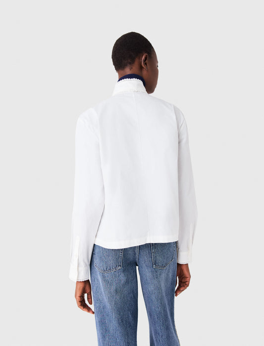 Camisa con lazo desmontable