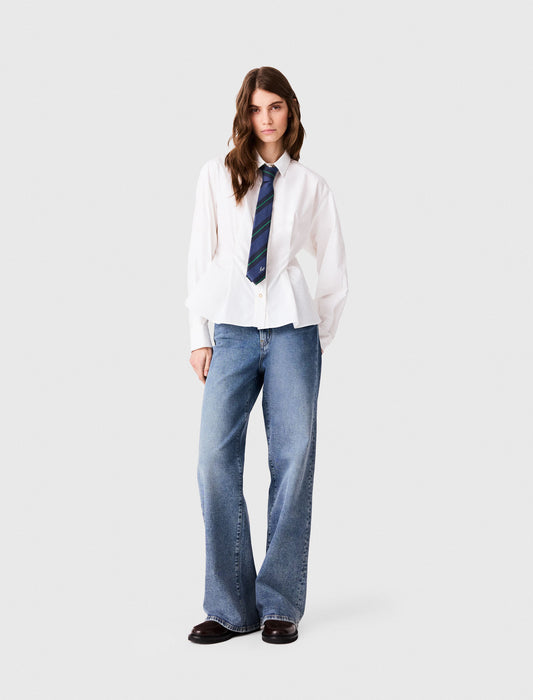 Camisa con cordones en la espalda