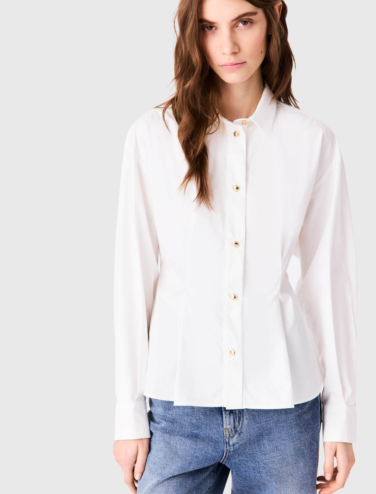 Camisa con cordones en la espalda