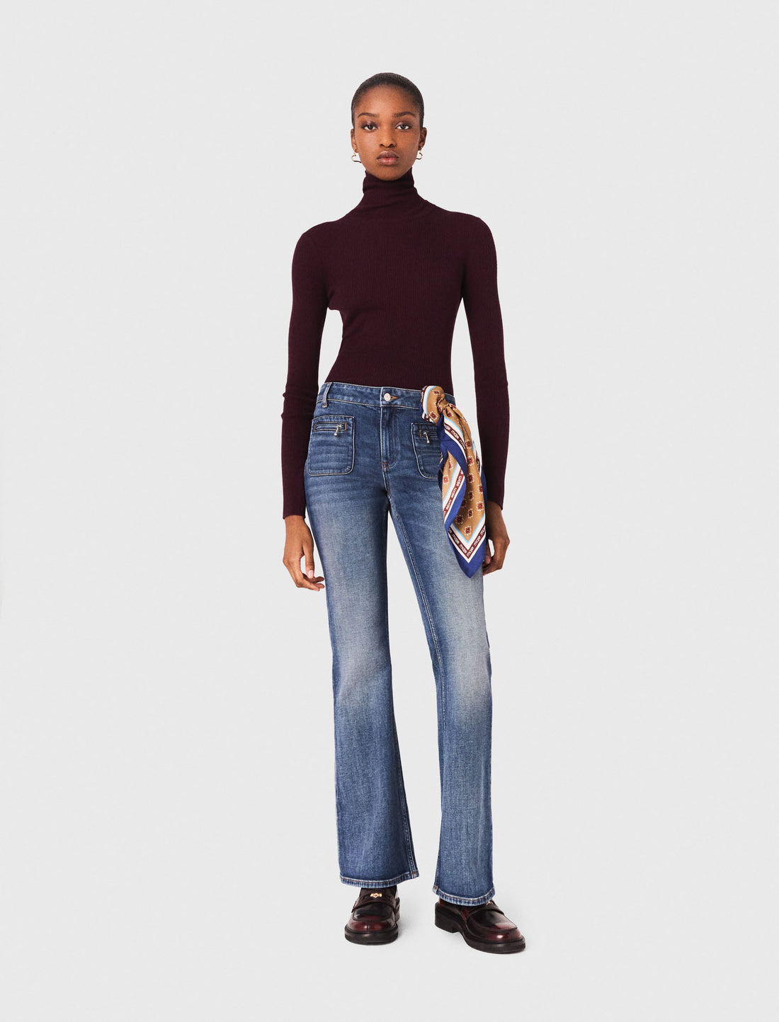 Vaquero bootcut con bolsillos