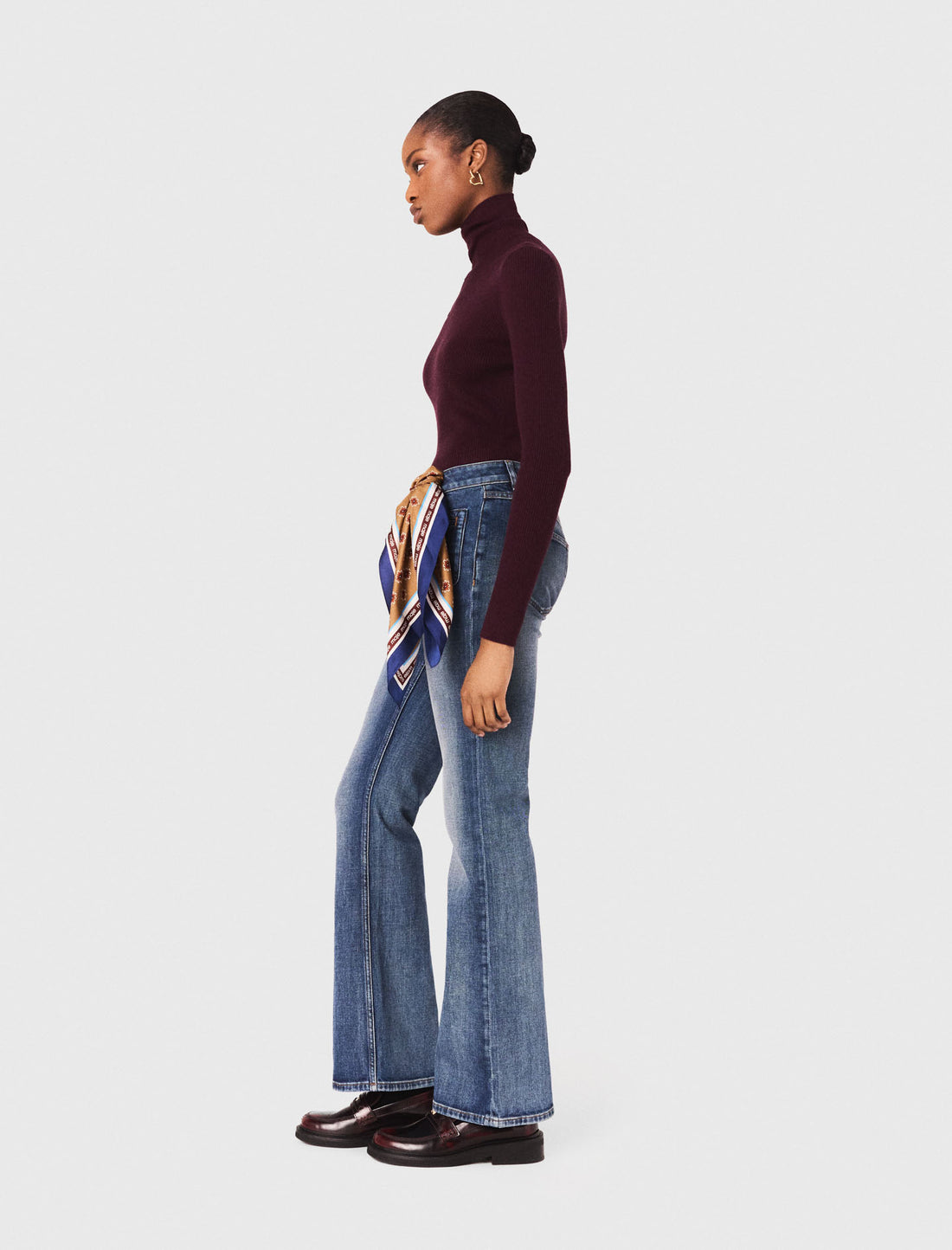Vaquero bootcut con bolsillos