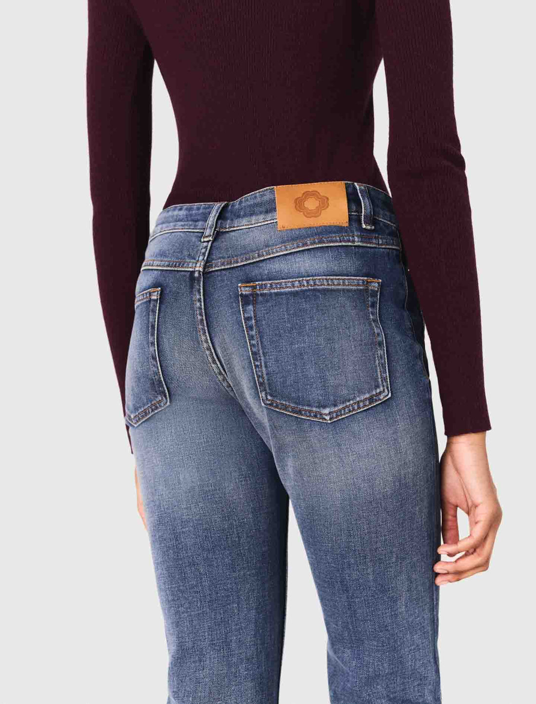 Vaquero bootcut con bolsillos