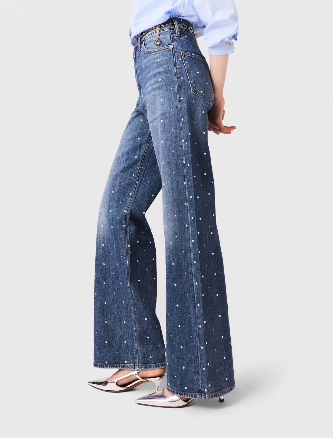 Vaquero ancho en denim con clavos