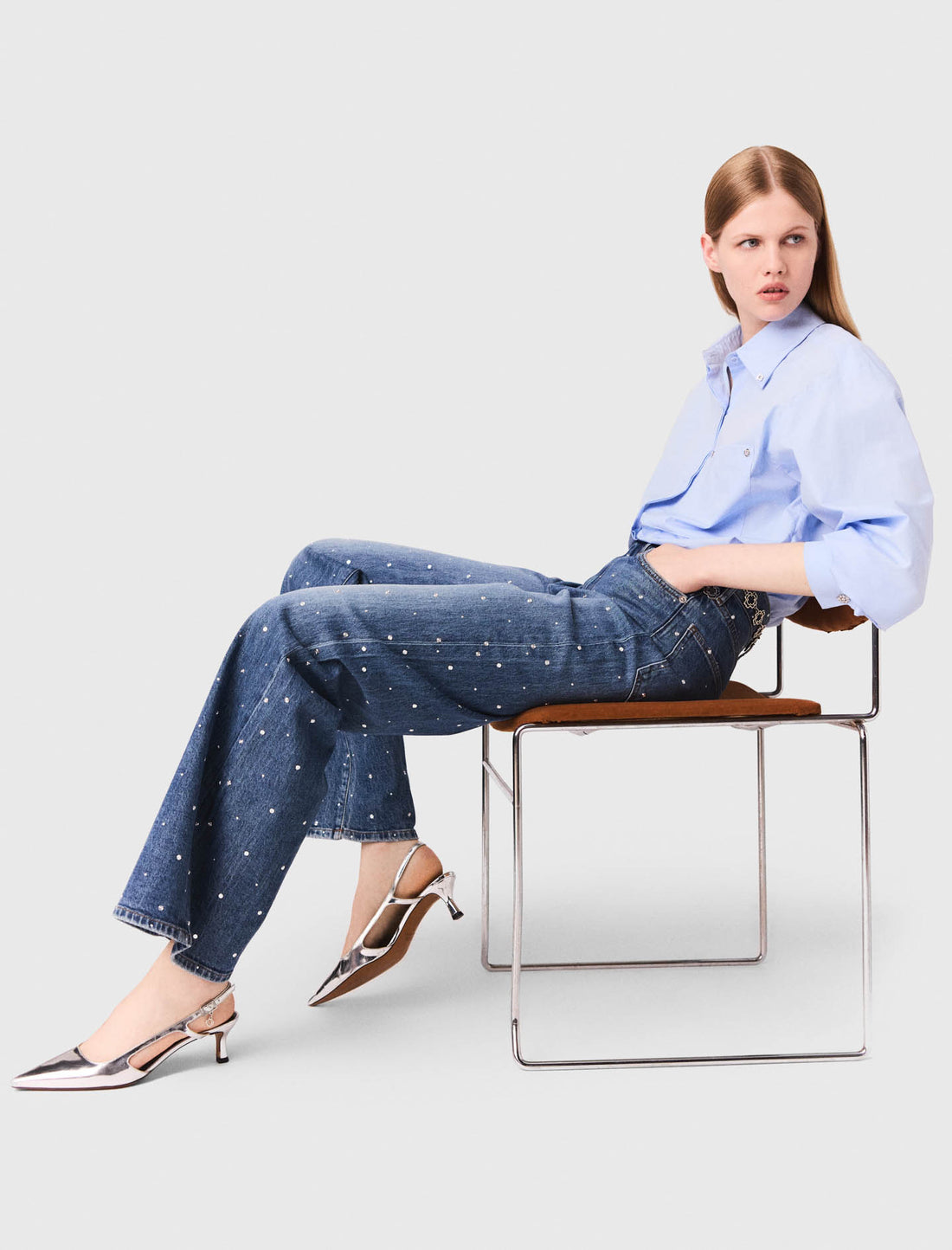 Vaquero ancho en denim con clavos