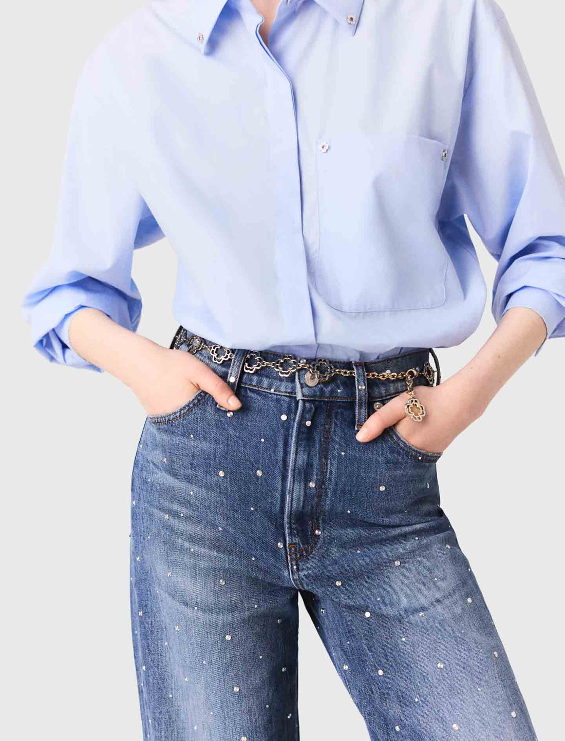 Vaquero ancho en denim con clavos