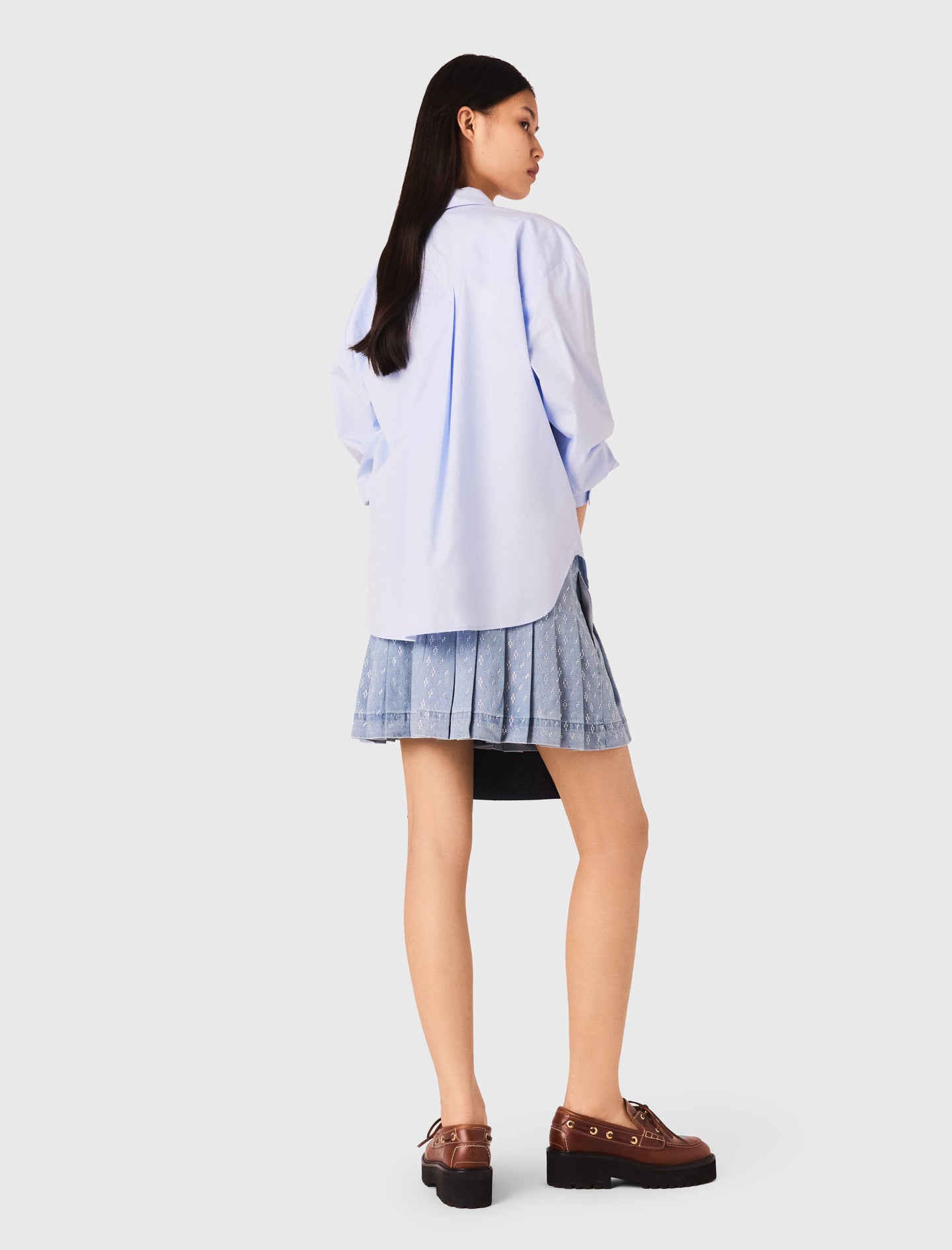 Falda plisada de denim con strass