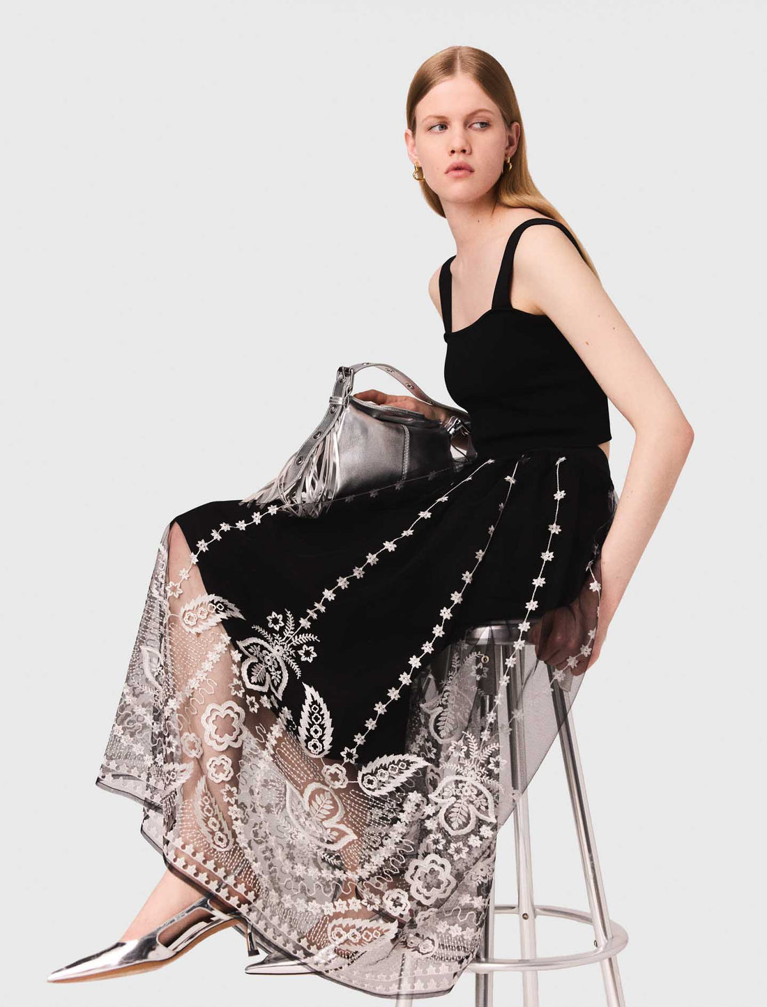 Falda larga de tul bordado