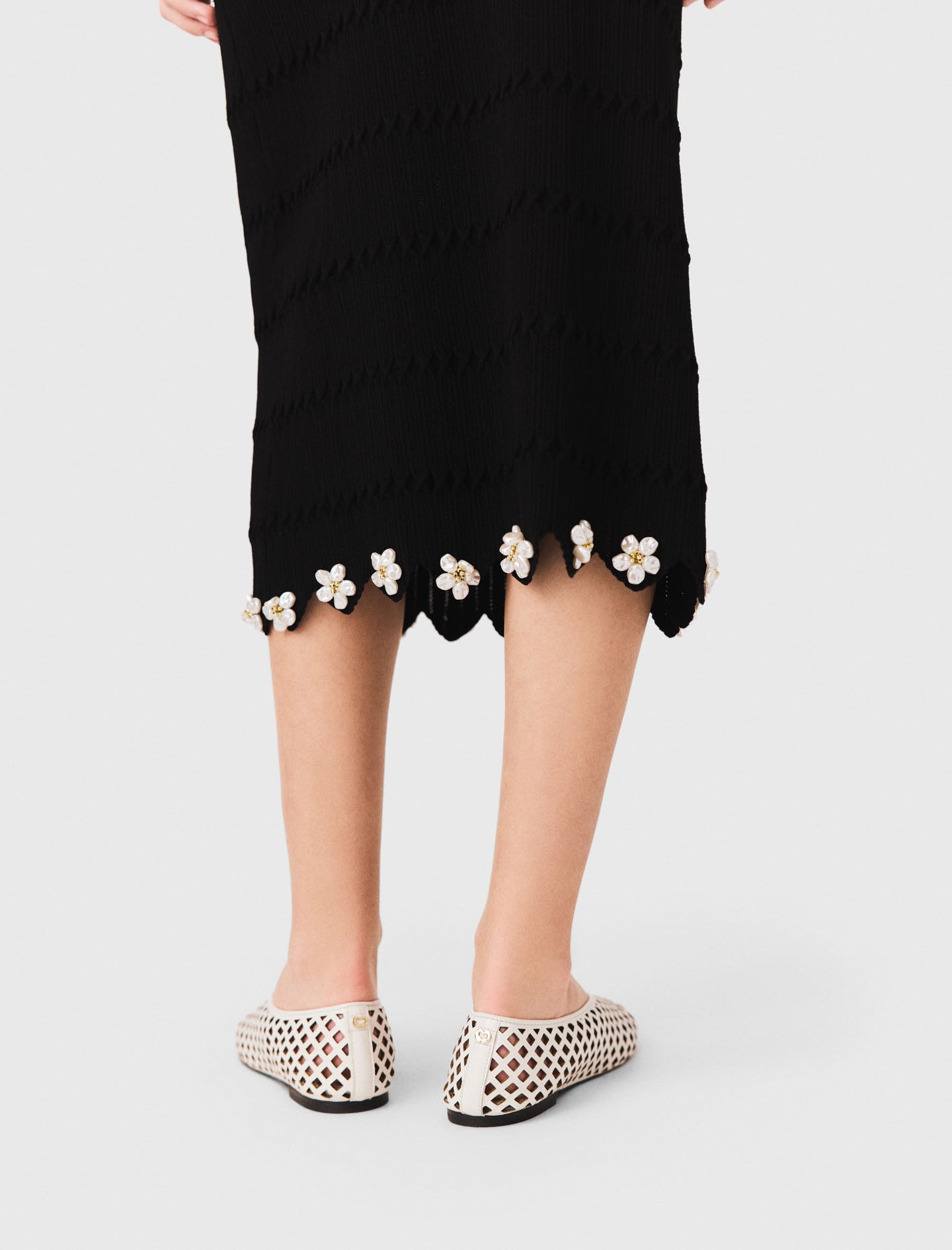 Falda de punto con flores joya