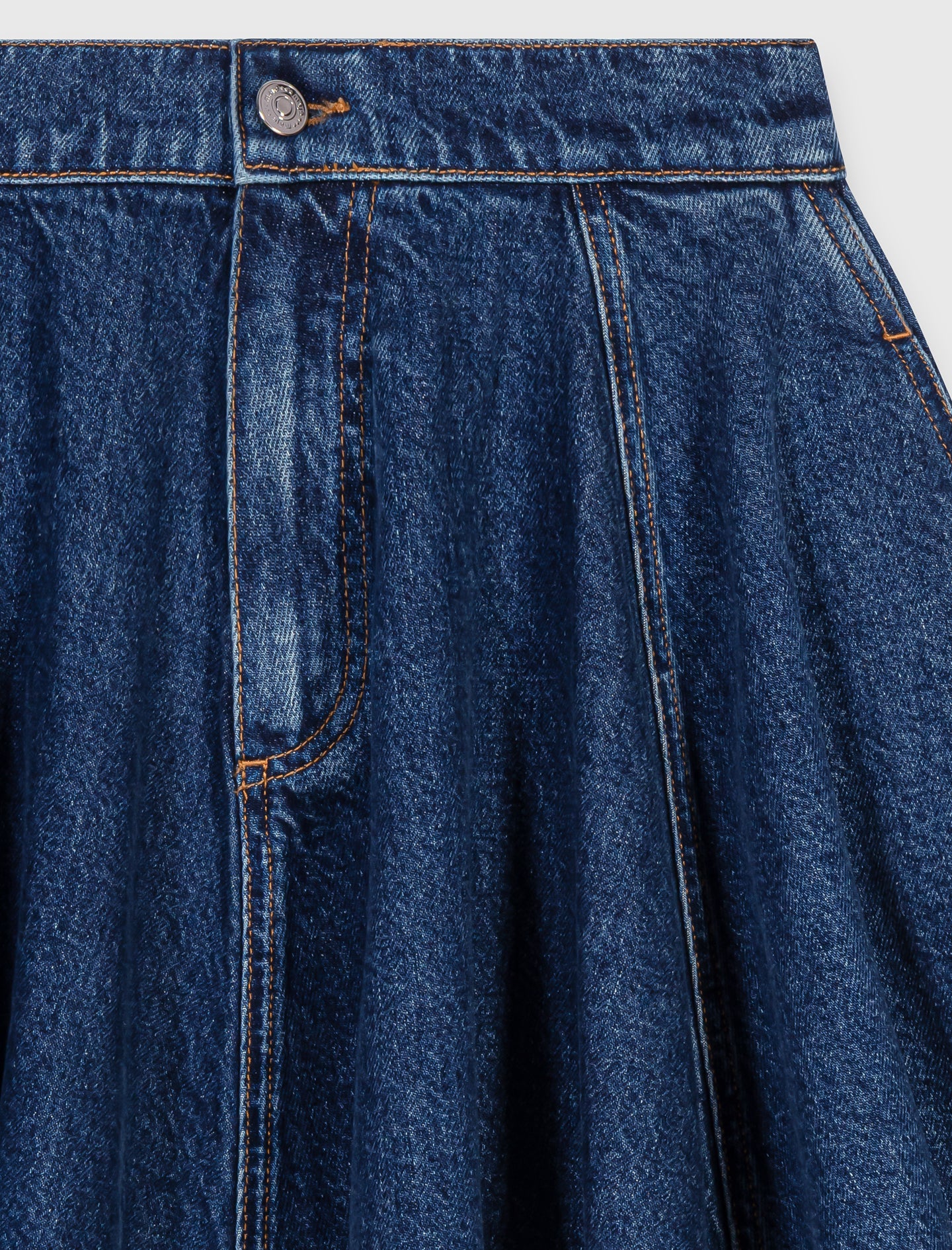 Falda corta evasé en denim