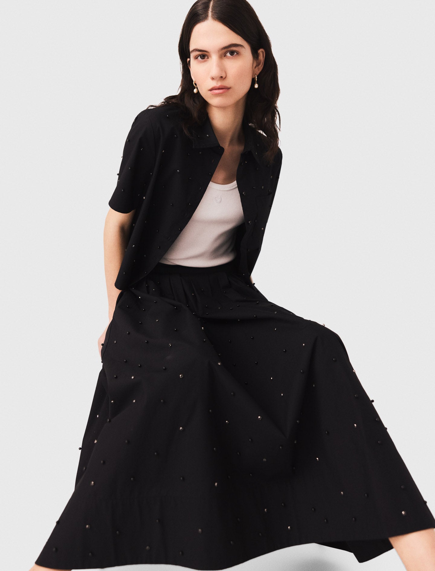 Falda larga con strass y perlas