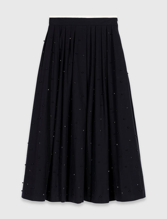 Falda larga con strass y perlas