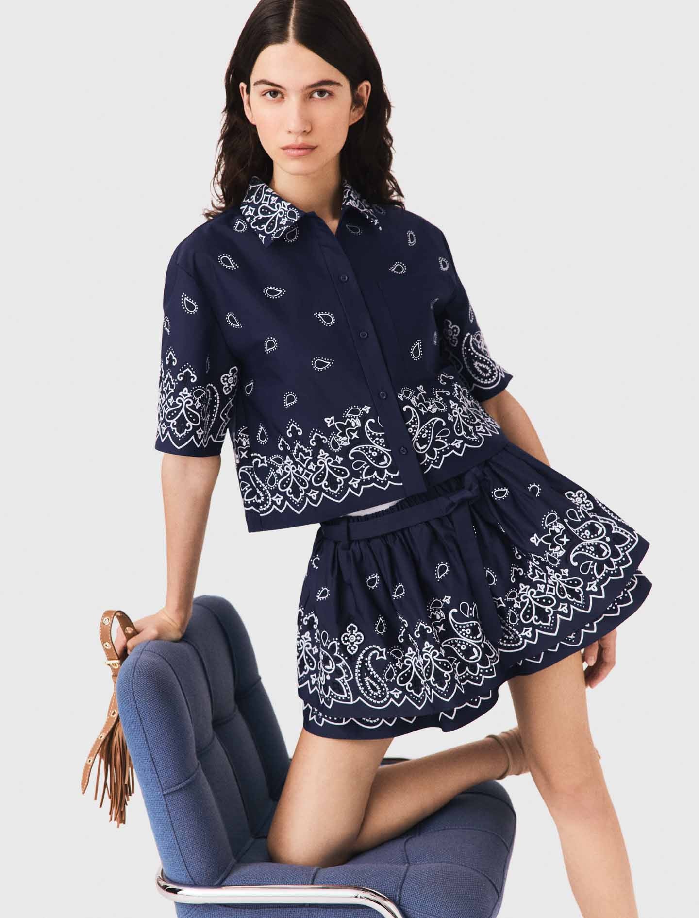 Falda corta bordada con volantes
