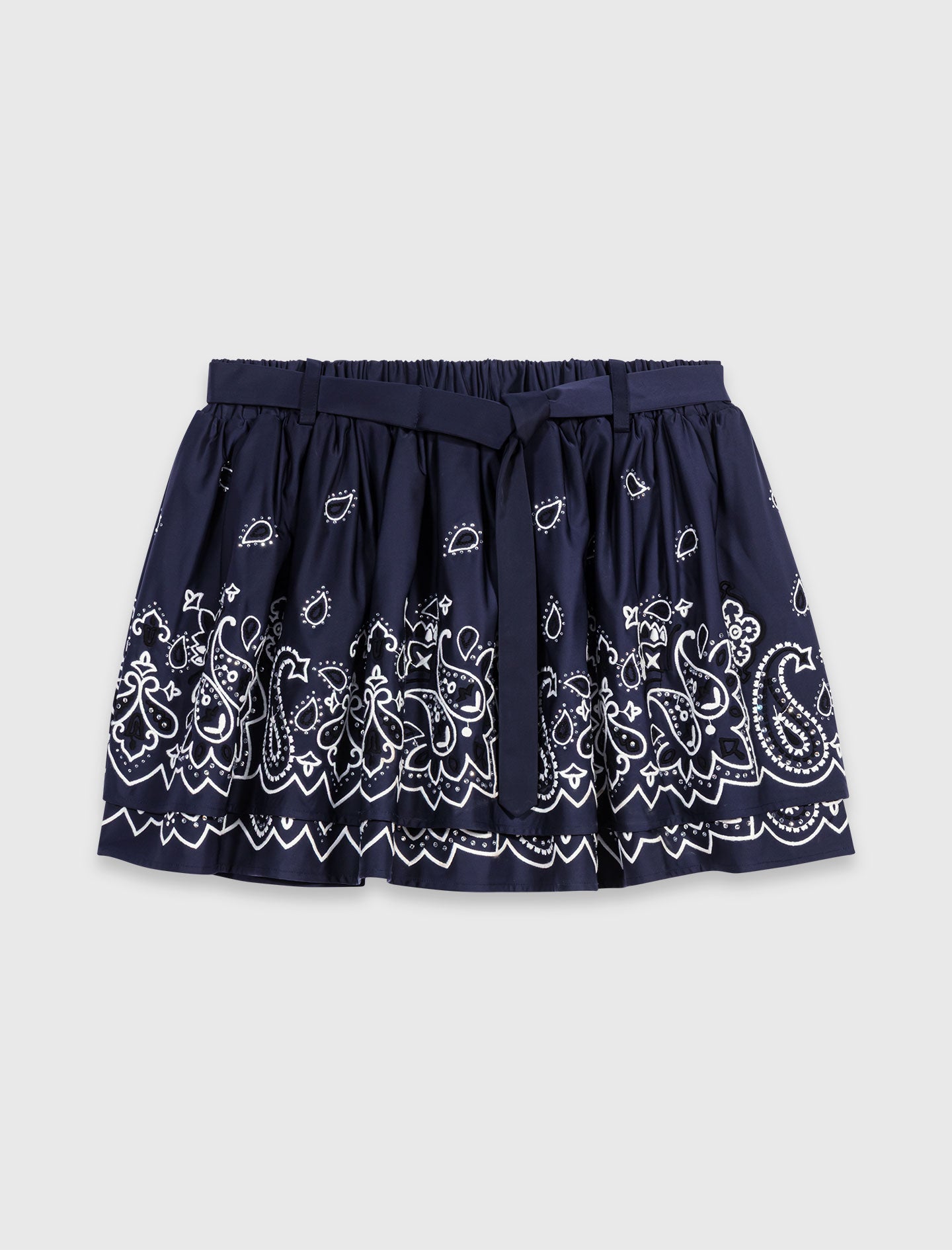 Falda corta bordada con volantes