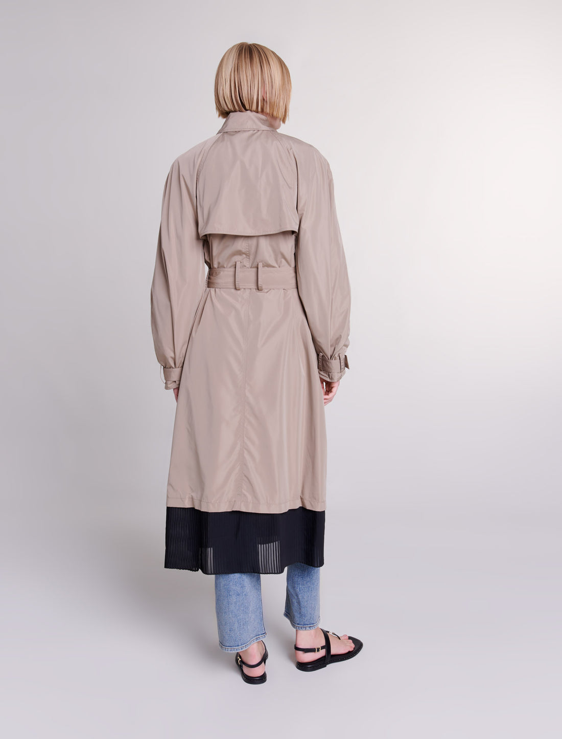 Gabardina en contraste