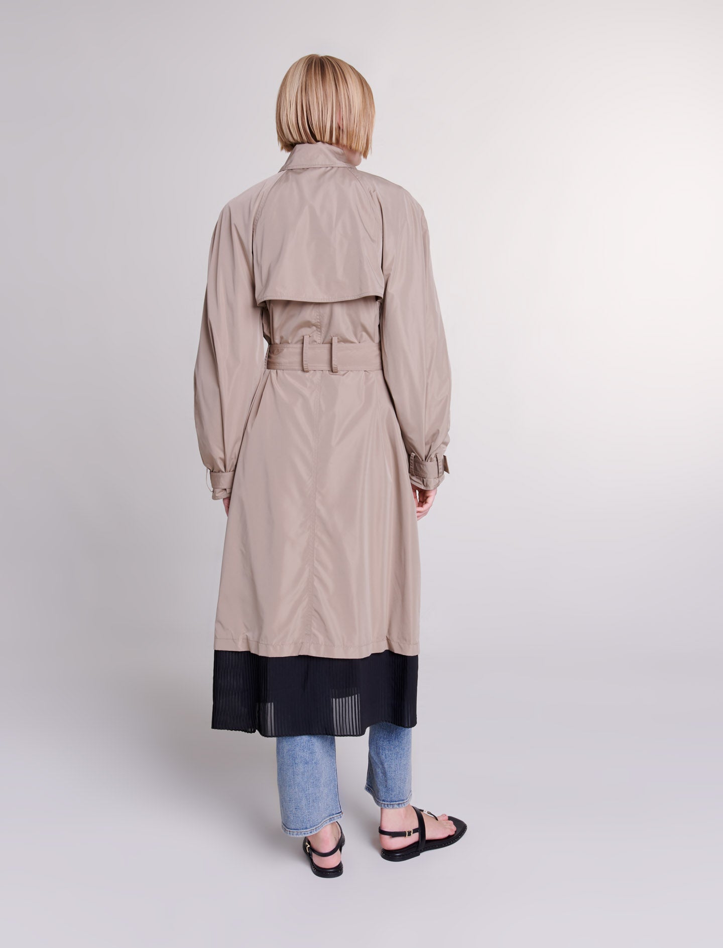 Gabardina en contraste