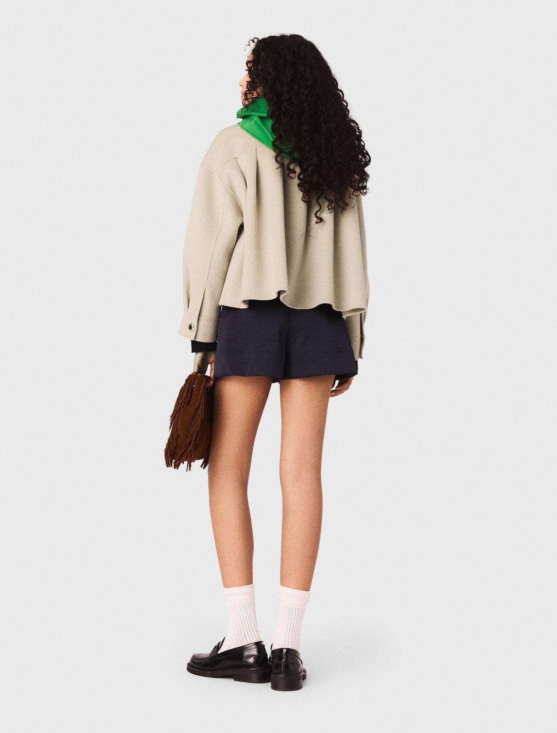 Chaqueta corta lana espalda plisada