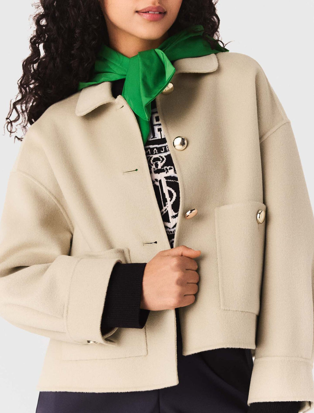 Chaqueta corta lana espalda plisada