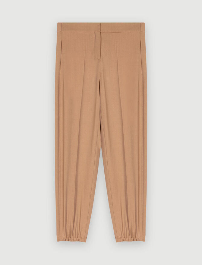 Pantalones ajustados en los tobillos