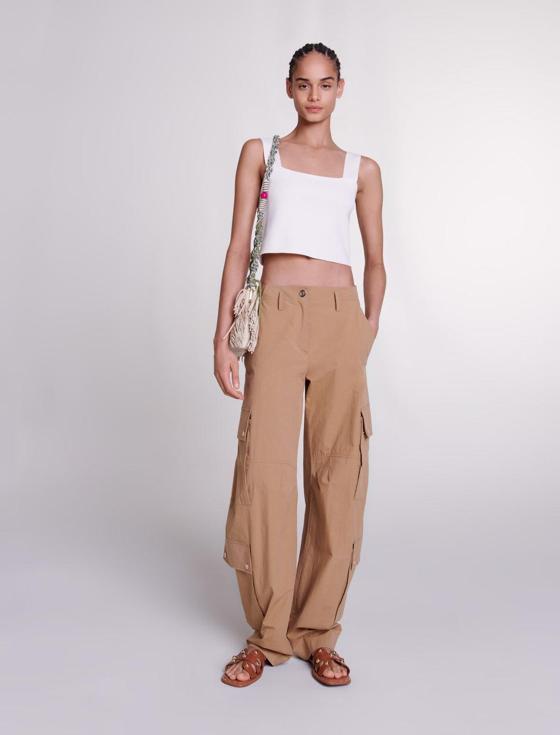 Pantalón cargo con bolsillos