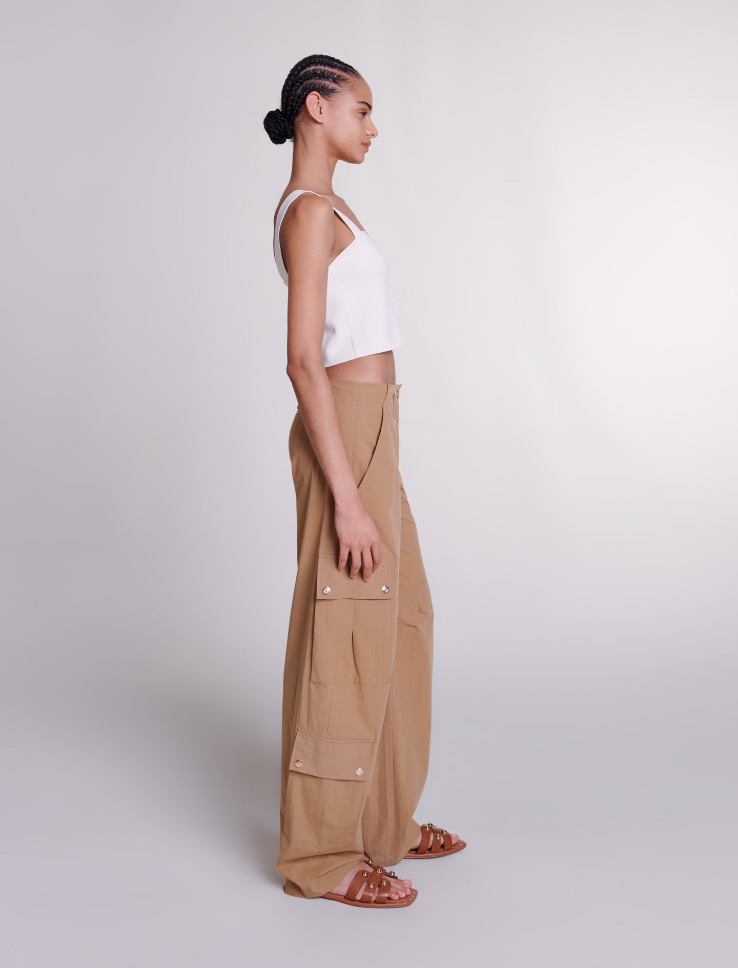 Pantalón cargo con bolsillos