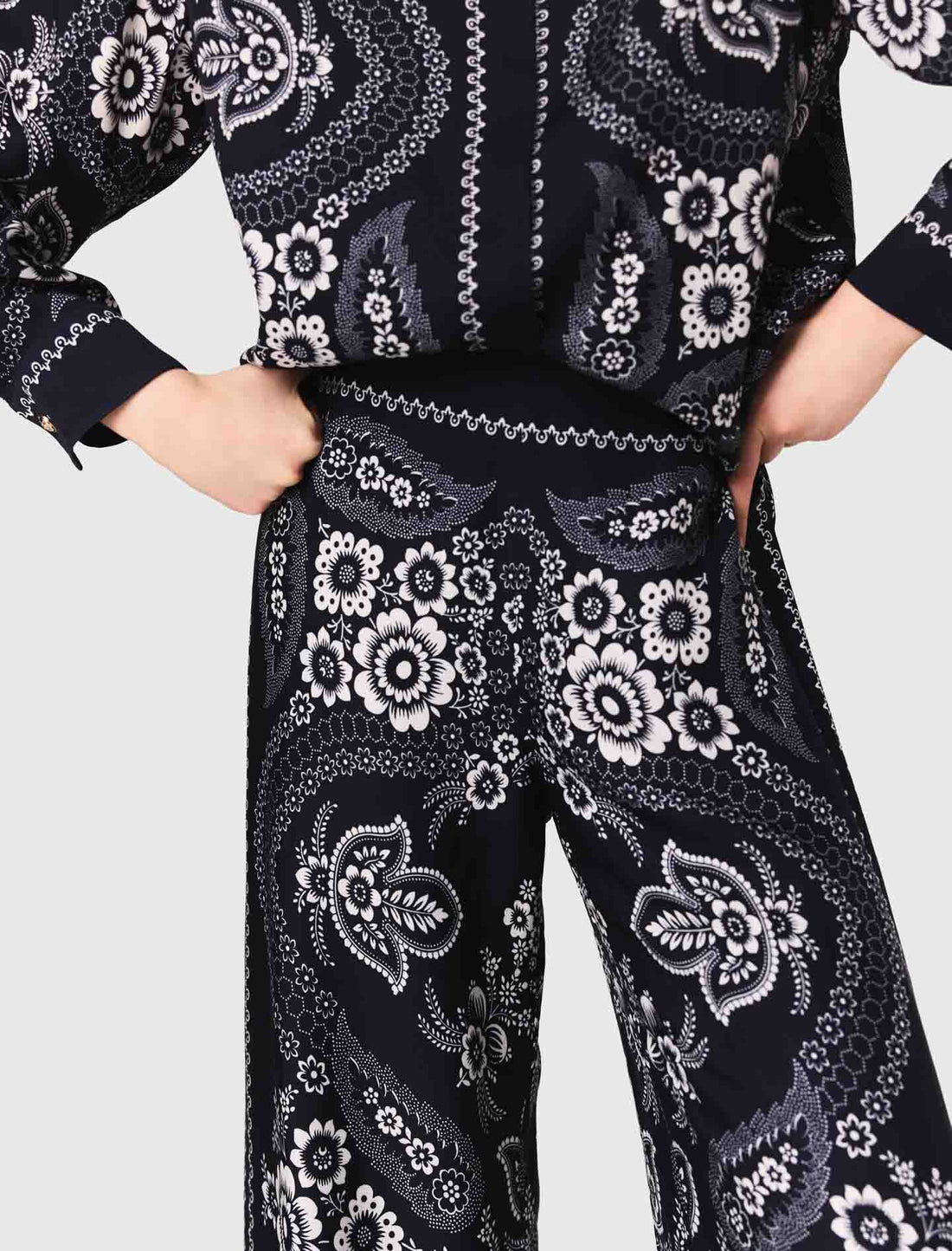 Pantalón fluido estampado