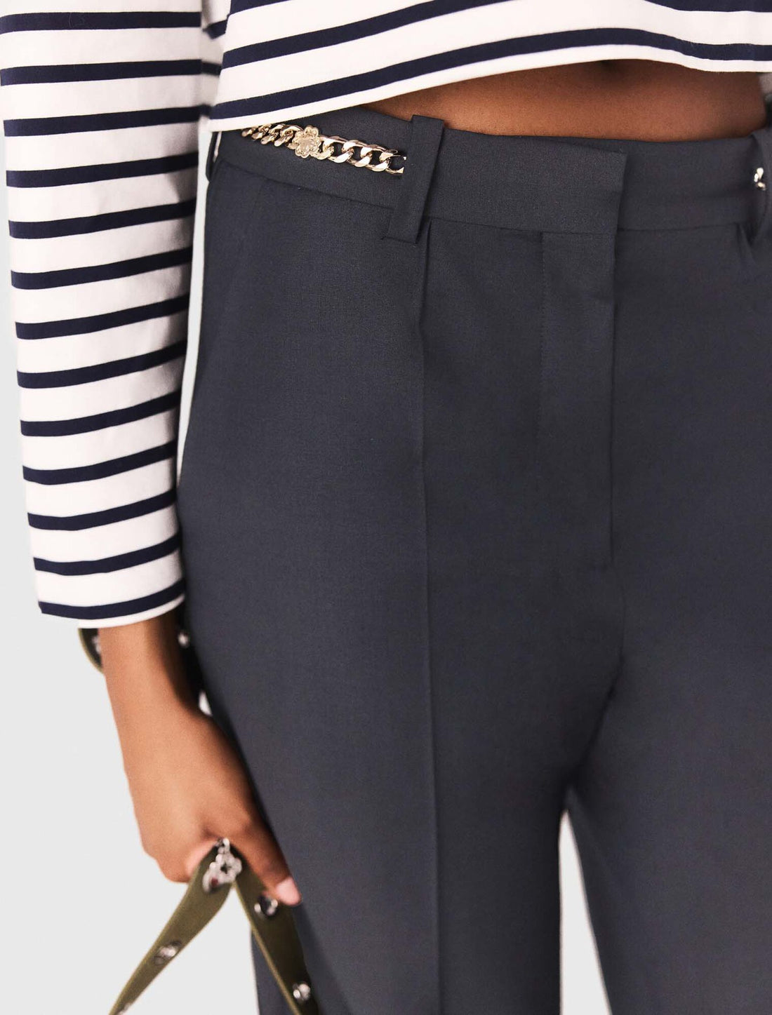 Pantalón sastre con detalles cadena