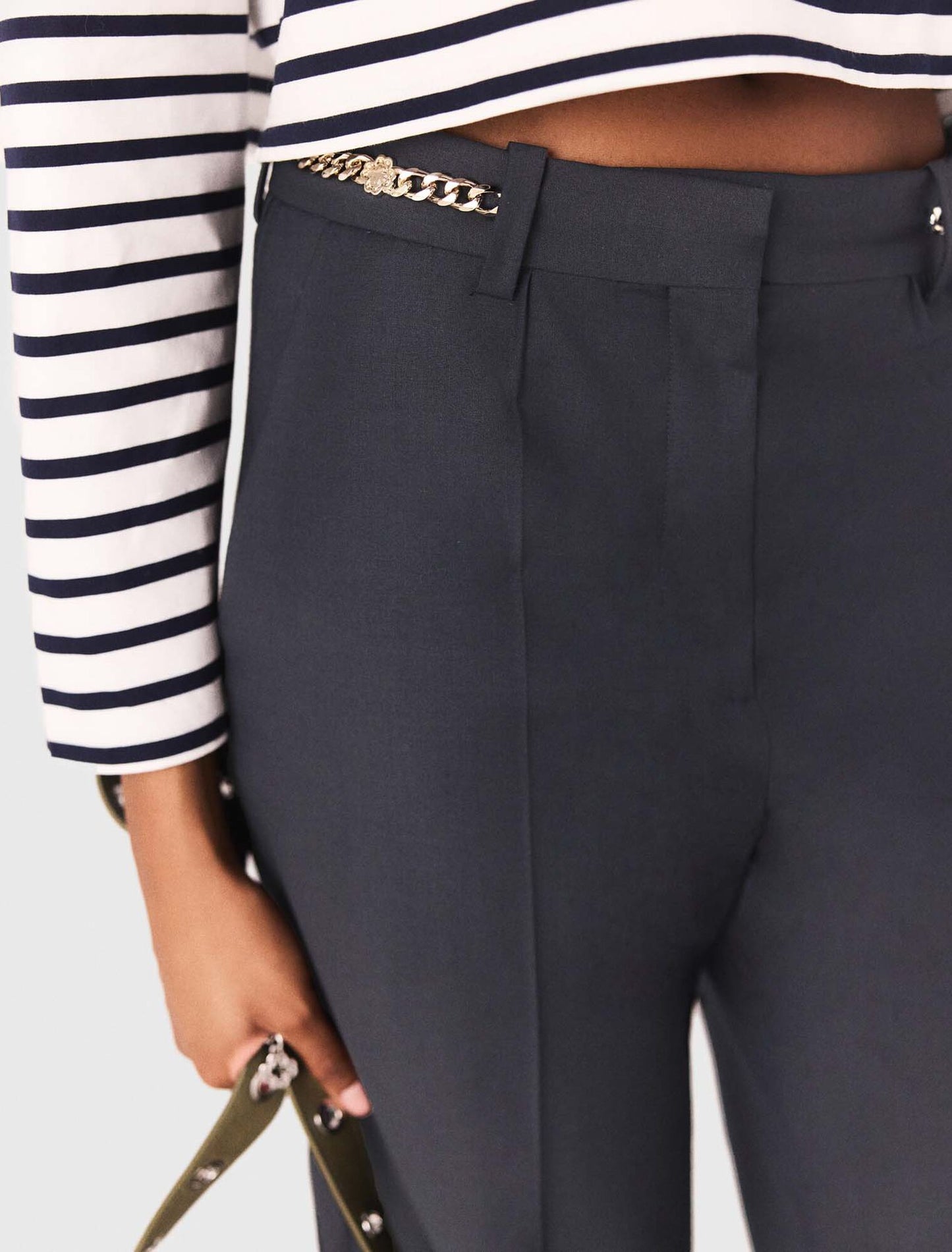 Pantalón sastre con detalles cadena
