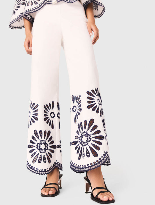 Pantalones con detalle de crochet